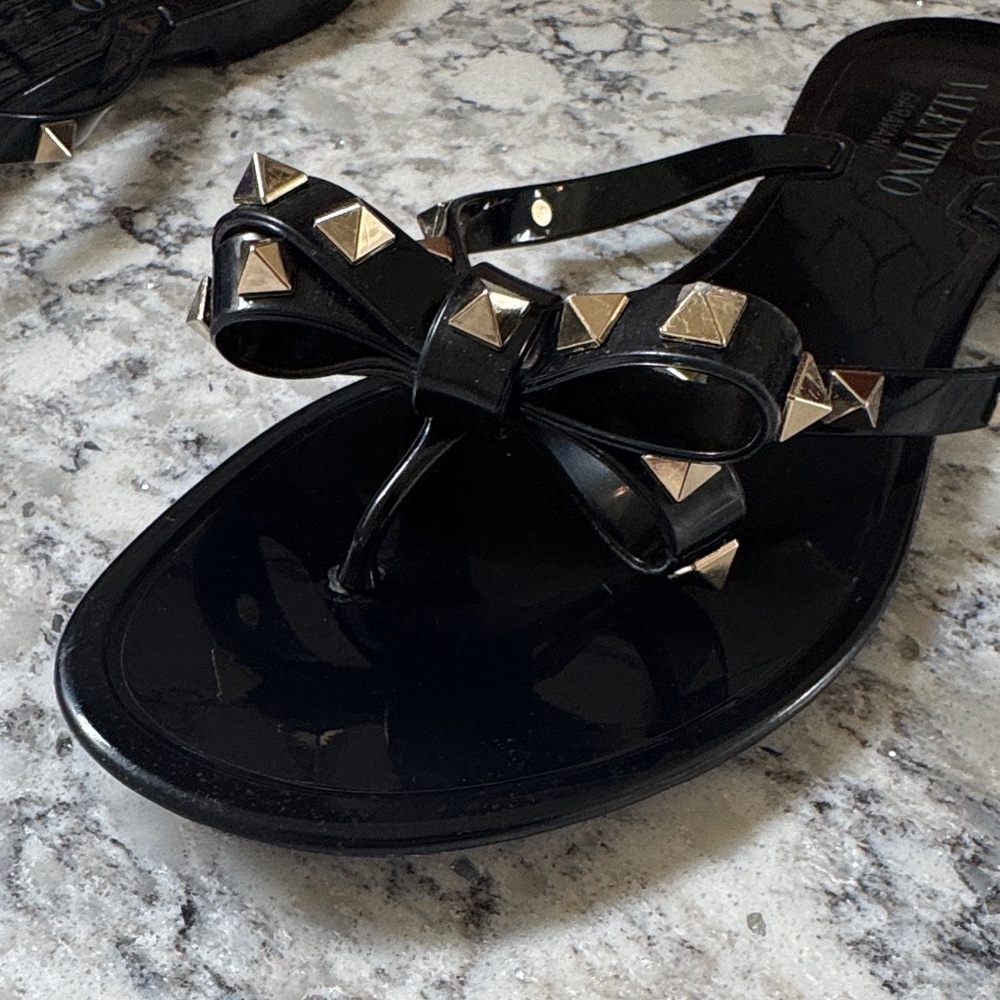 Valentino Garavani Rockstud Black and Gold Bow Sandals - Picture 11 of 11